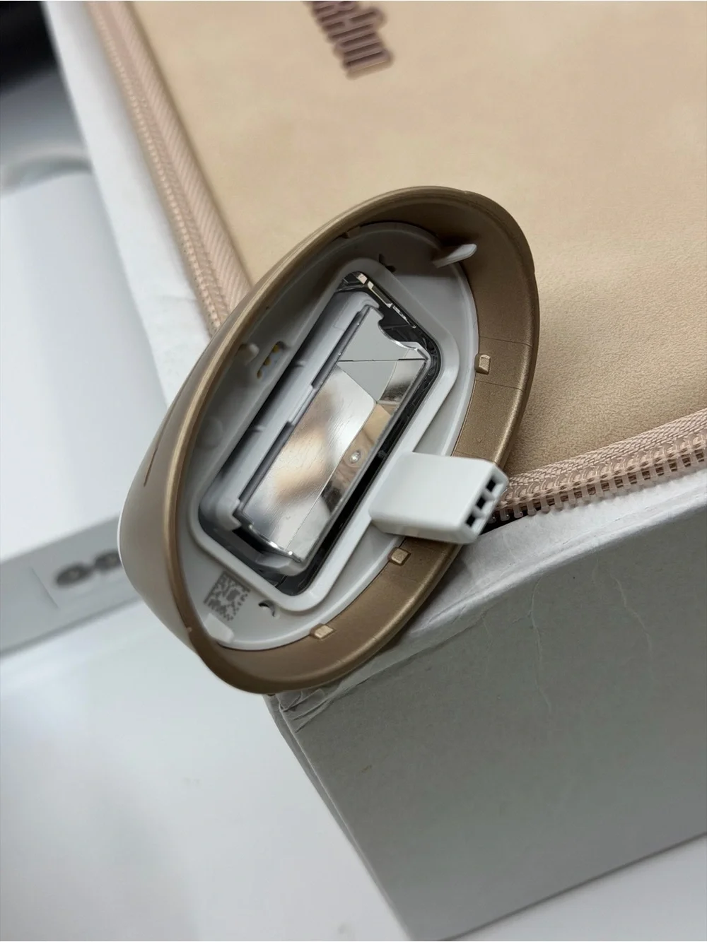 Silk-expert Pro 5 Hair Removal Device in White & Gold
